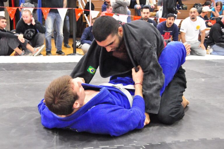 Brazilian_Jiu-jitsu-Closed_guard